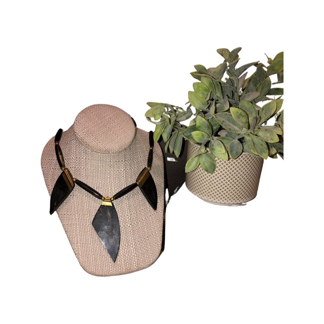 Necklace black and gold