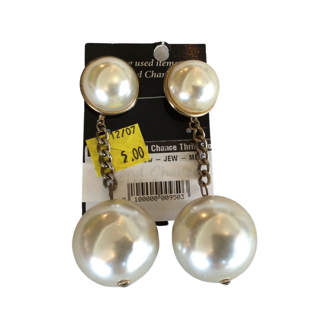Pearl like earrings