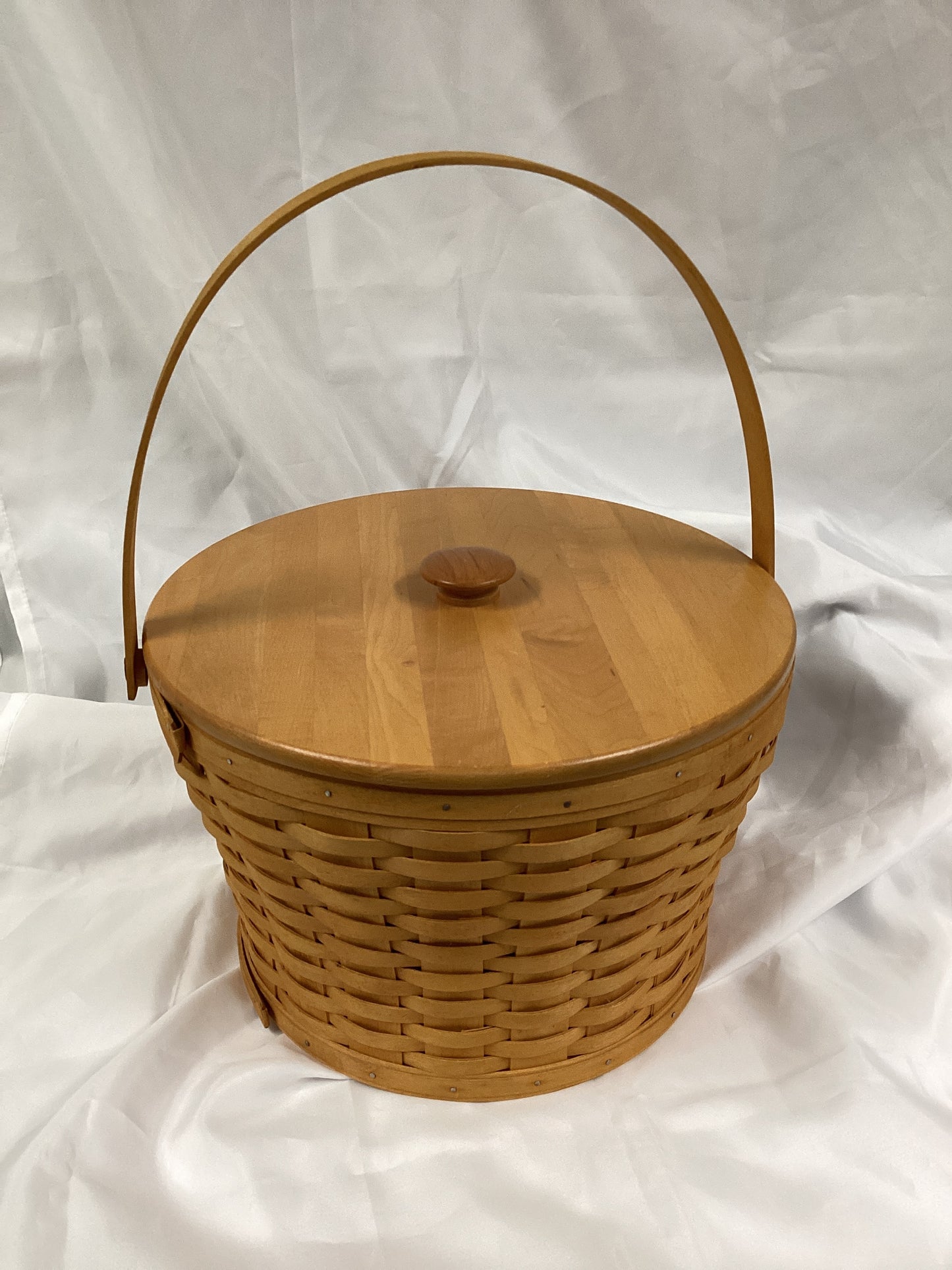 Longaberger Hostess Sewing Basket with Lid, 3 Organizer Trays and Handle 2000 (Previously Owned- Like New Conditon)
