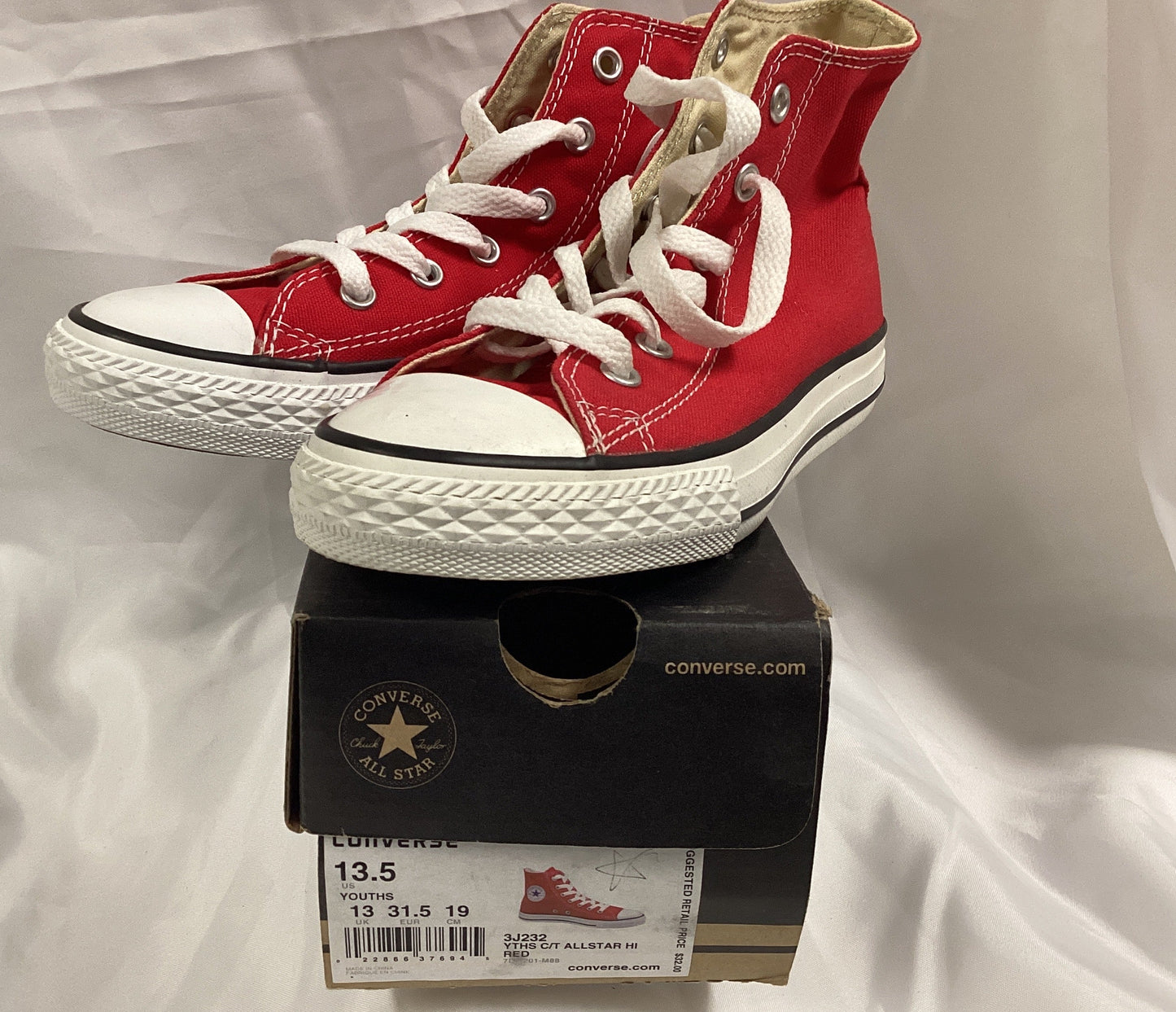 Converse Chuck Taylor All Star Hightops Red Kids Size 13.5 (Previously Owned- Like New Condition)