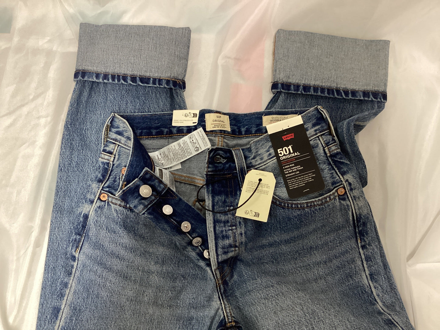 Levi's 501 Original High Rise Fitted Straight Leg 24x32 (Previously Owned- Like New Condition)