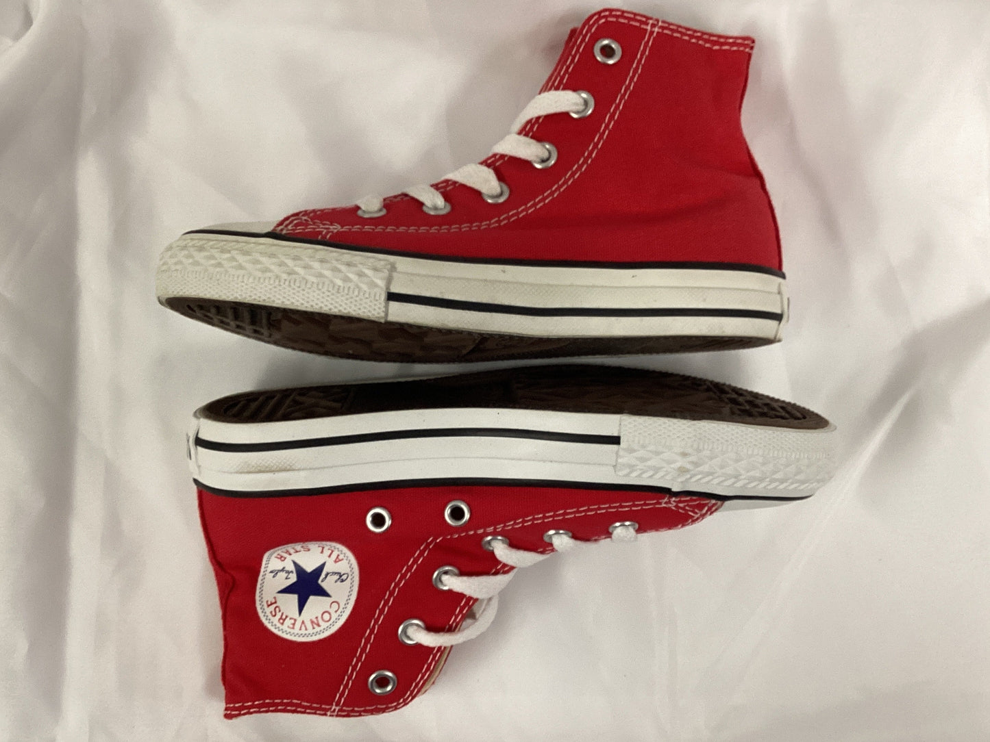 Converse Chuck Taylor All Star Hightops Red Kids Size 13.5 (Previously Owned- Like New Condition)