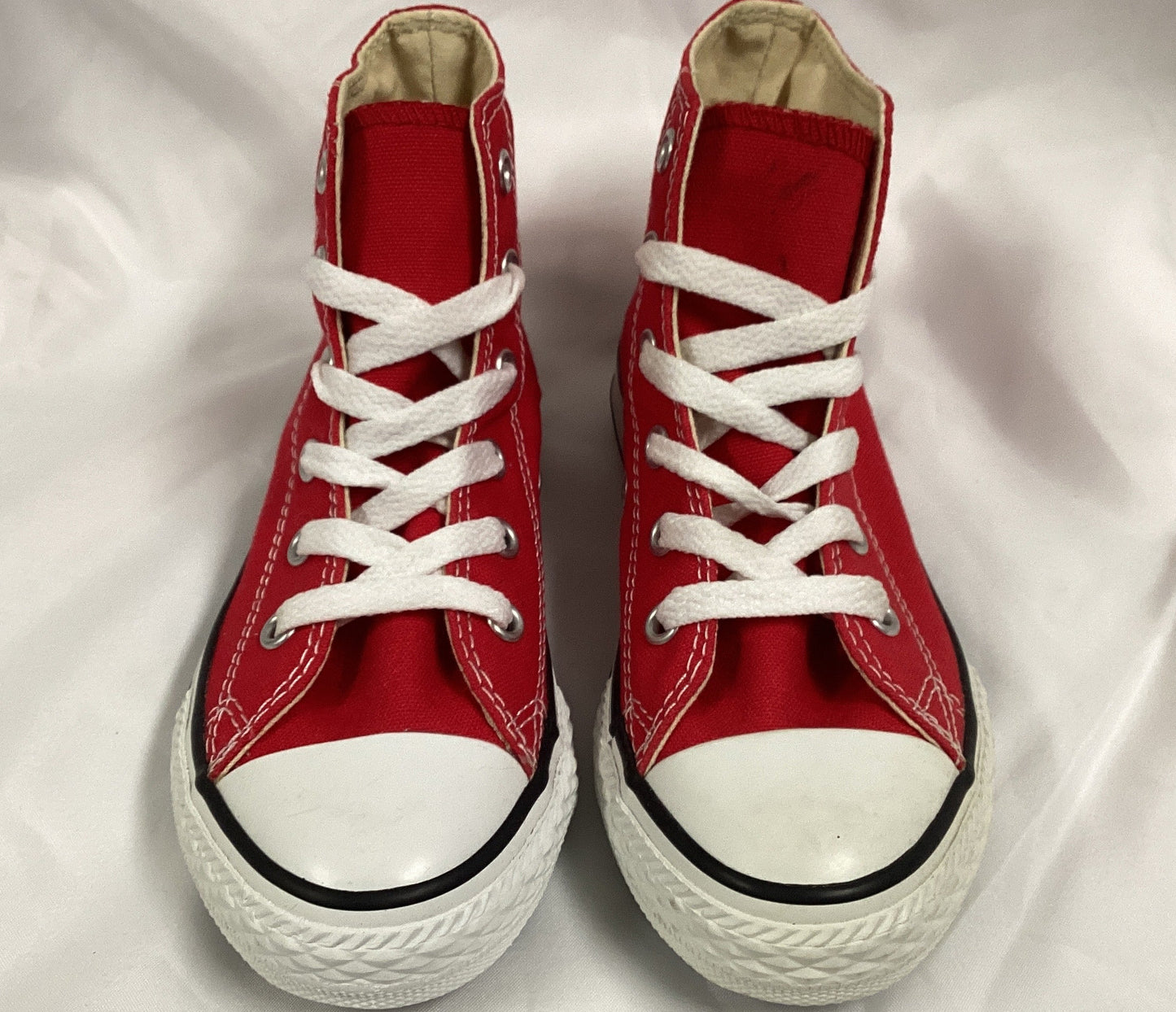 Converse Chuck Taylor All Star Hightops Red Kids Size 13.5 (Previously Owned- Like New Condition)