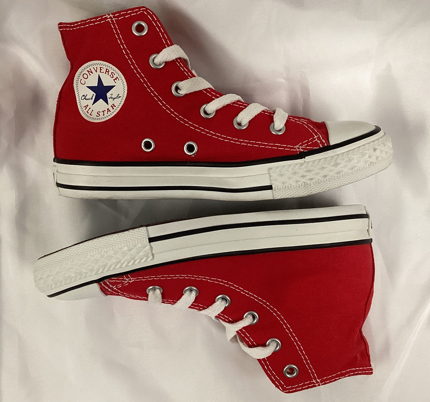 Converse Chuck Taylor All Star Hightops Red Kids Size 13.5 (Previously Owned- Like New Condition)