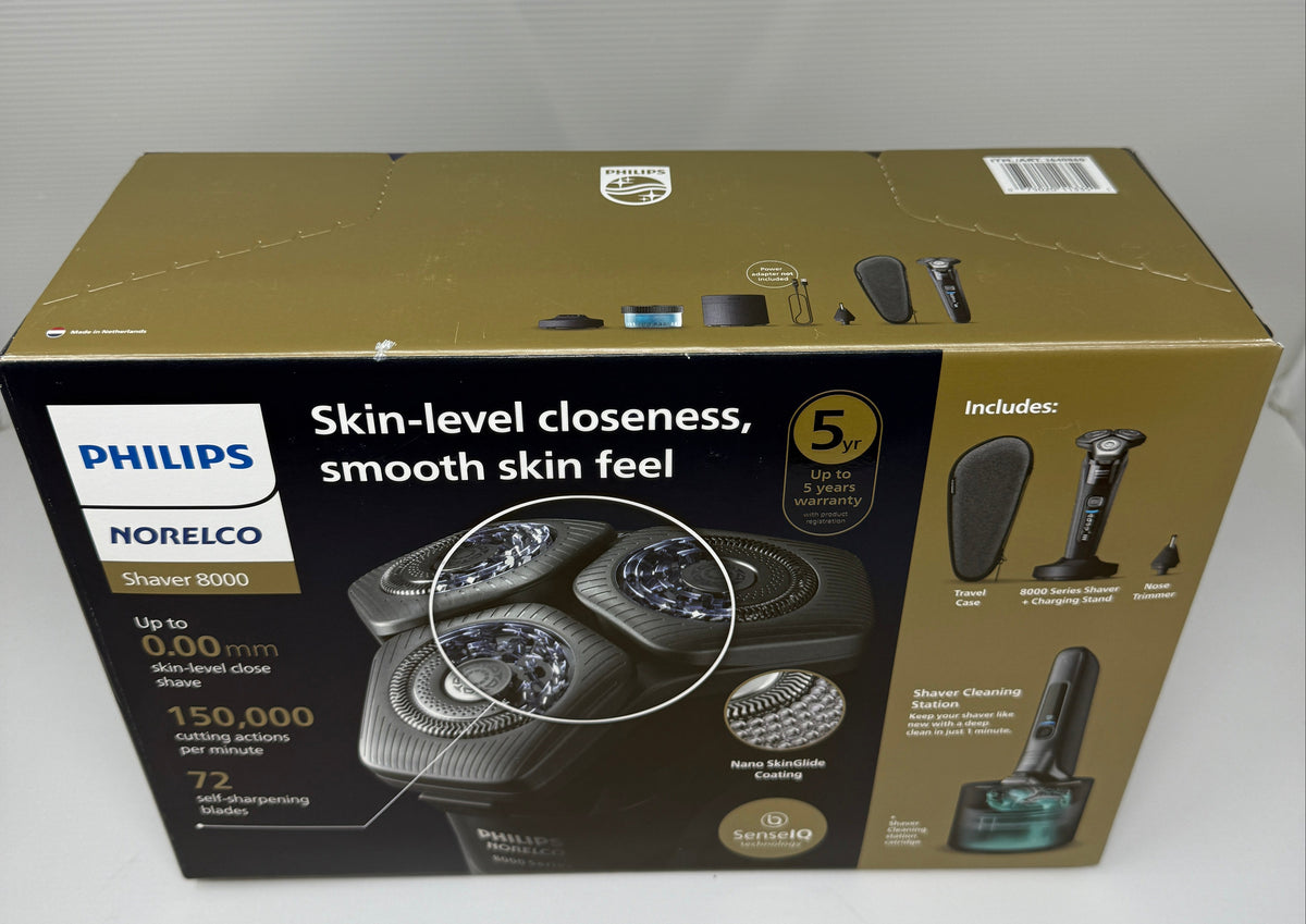Philips Norelco Shaver 8000 Wet & Dry Electric Shaver & Cleaning Station  - Pre-Owned