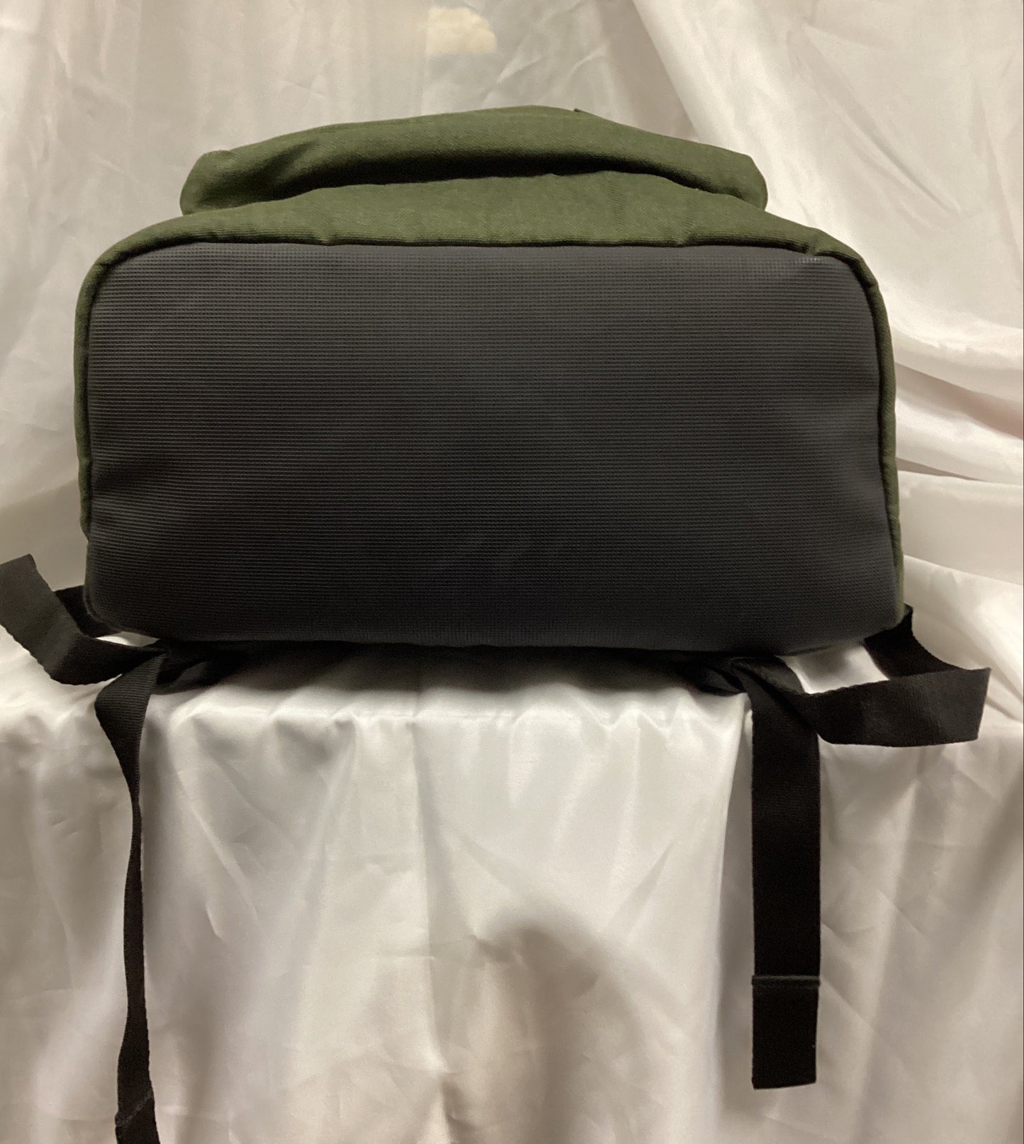 Oakley Transit Everyday Backpack Green (Previously Owned- Like New Condition)