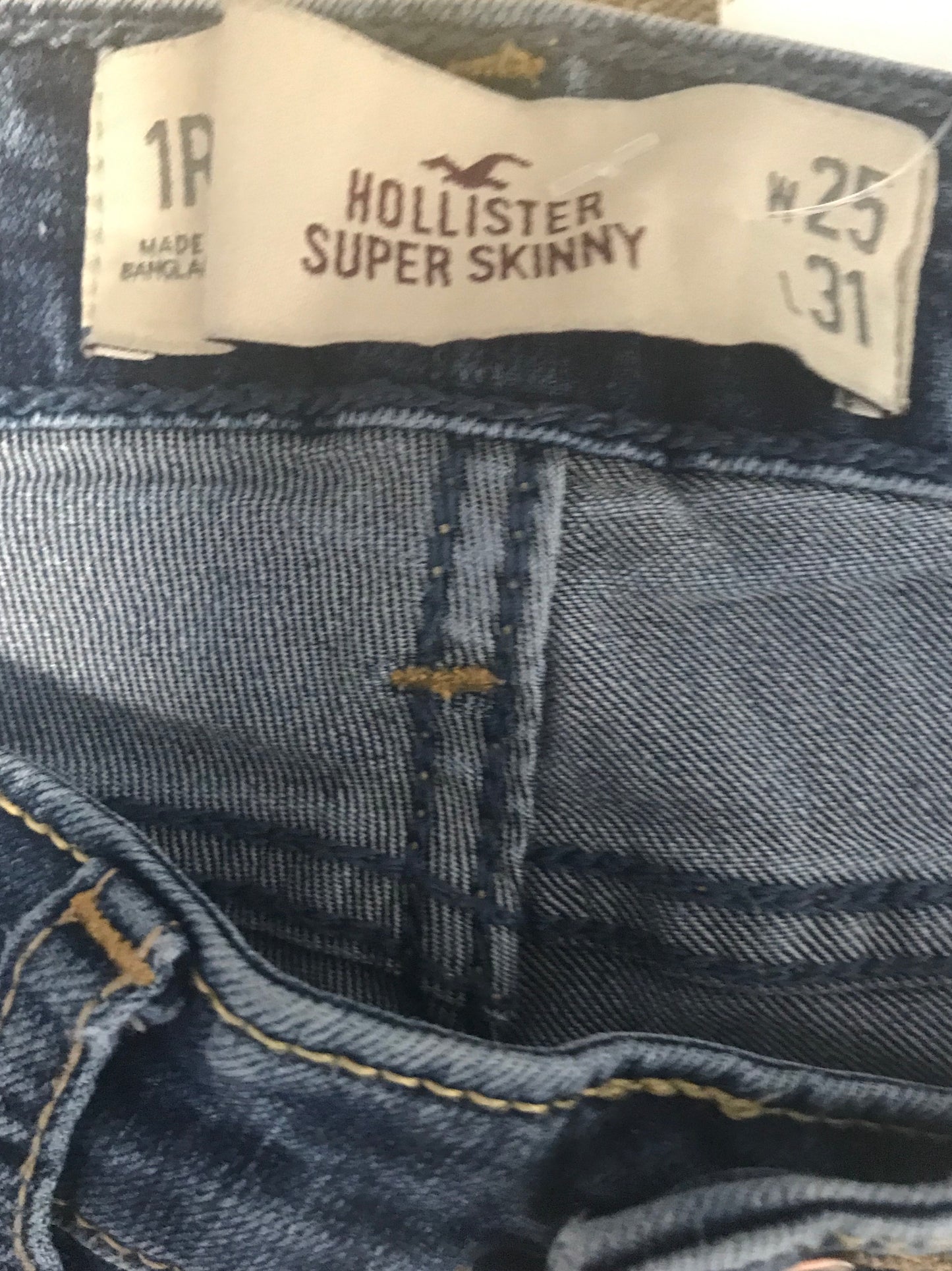 Buy Hollister clothing at outlet prices